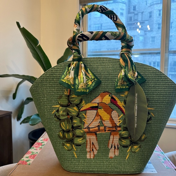 FARM Rio Green Tote with Bird Motif - Picture 4 of 6